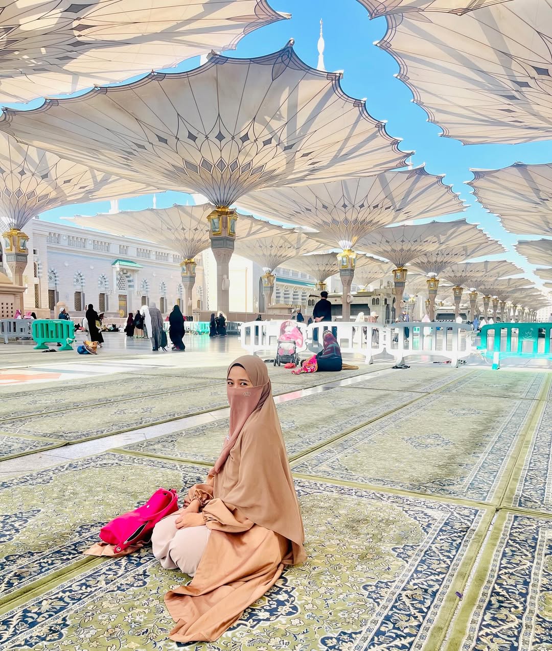 Night lights around the Prophet’s Mosque
