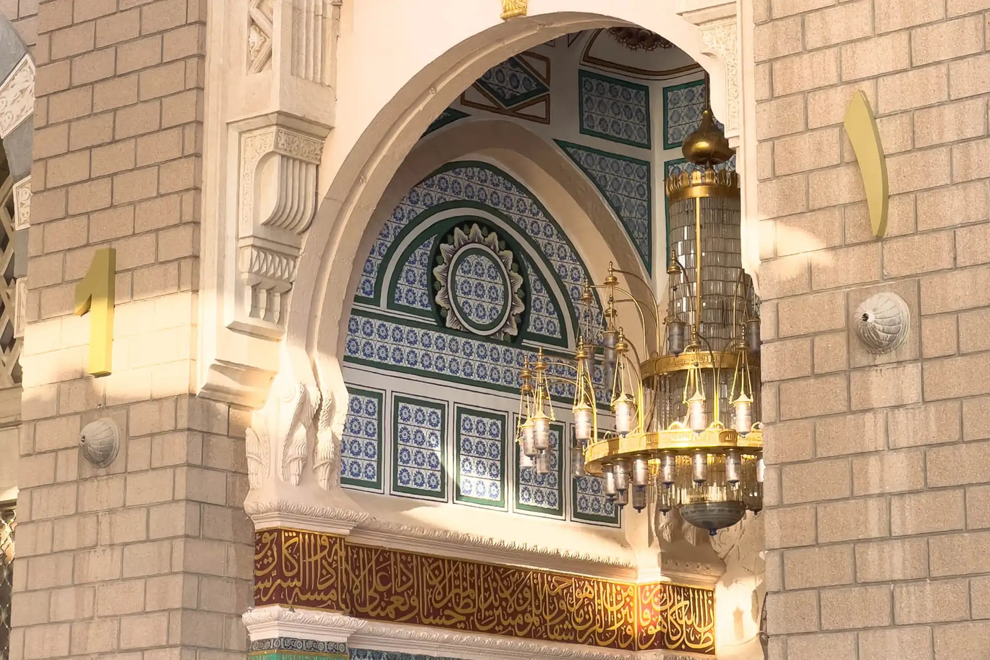 Green and gold lattice work