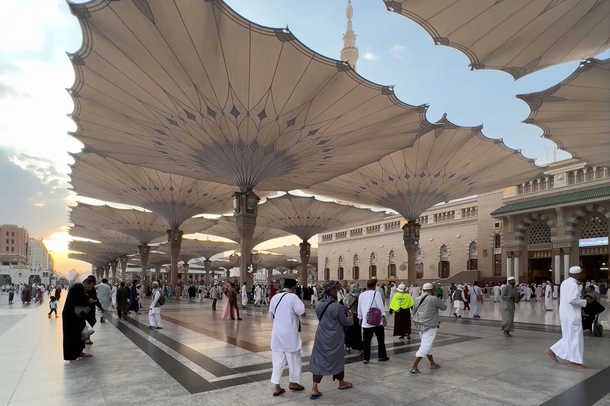 Evening atmosphere in the courtyards